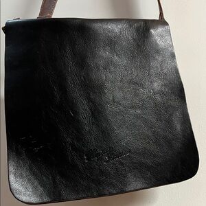 Elegant Black Leather Messenger Bag
